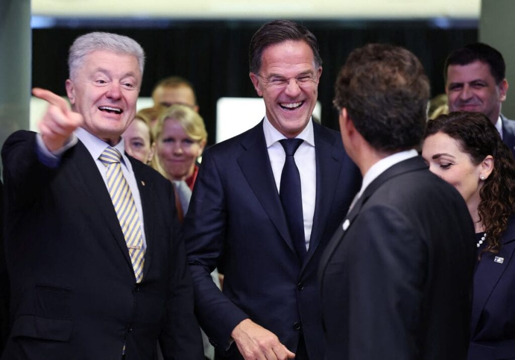 nato sefi rus denizaltisiyla dalga geciyor en yakin tamirciyi ariyorum 16814