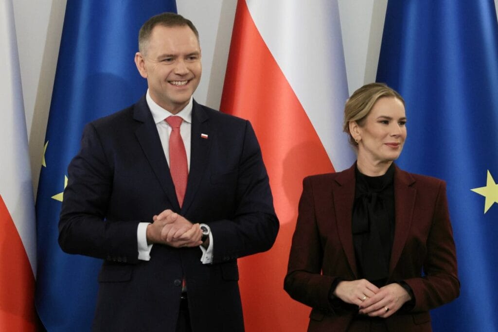 nawrocki artik bay george un dairesine sahip degil tapu ve ipotek kayitlarinda bir kayit var 18605