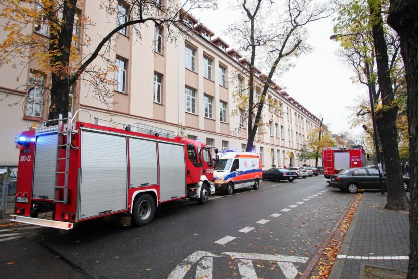 Opolskie de bir ilkokulun tahliyesi binaya dogru birkac el ates etti 20222