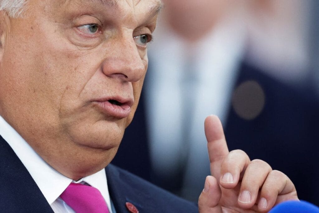 orban bir roportaj veriyordu birdenbire su anda ukrayna olarak adlandirilan bolgeden bahsetti 15129