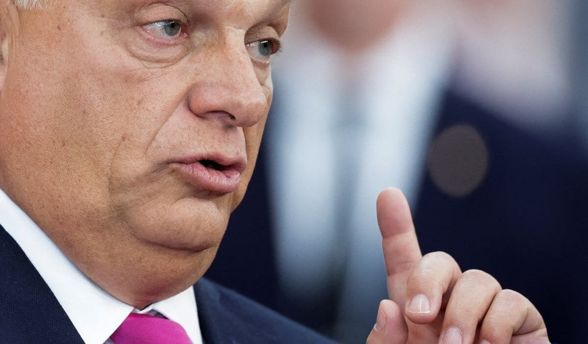 Orban bir röportaj veriyordu. Birdenbire "şu anda ukrayna olarak adlandırılan bölgeden" bahsetti. 1 Orban bir roportaj veriyordu birdenbire su anda ukrayna olarak adlandirilan bolgeden bahsetti 15129