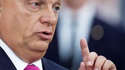 Orban bir röportaj veriyordu. Birdenbire "şu anda ukrayna olarak adlandırılan bölgeden" bahsetti. 3 Orban bir roportaj veriyordu birdenbire su anda ukrayna olarak adlandirilan bolgeden bahsetti 15129