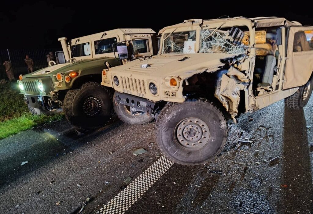 Otobus a2 yolundaki amerikan askerlerinin arasina daldi 5 kisi yaralandi 18330