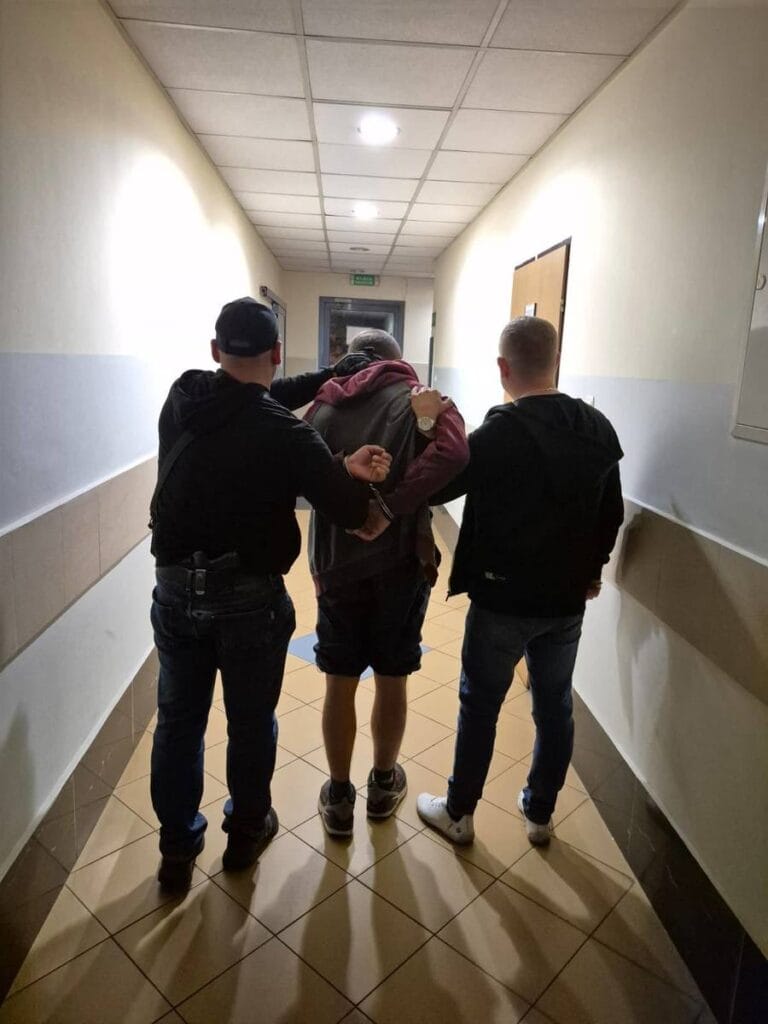 otobus duraginda soygun supheli icin gecici tutuklama 14949