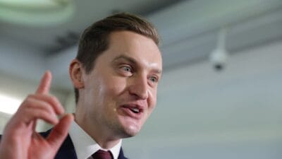 Parlamento otelindeki parti sonrasi firtina hukuk ve adalet milletvekili matecki yi savunan sarki soyledi 15624