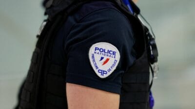 Plastik bir bavulun icinde 12 yasinda bir kiz cocugu cesedi ayaklarina rakamlar yazilmisti 27 yasinda yargilanacak 17652