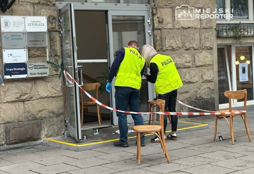 Po merkez binasinin kapisina molotof kokteyli atmistir fail icin insan avi baslatilmistir ekipler olay yerinde calisiyor 17763