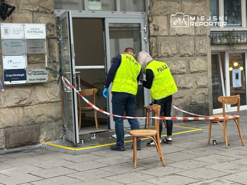 po merkez binasinin kapisina molotof kokteyli atmistir fail icin insan avi baslatilmistir ekipler olay yerinde calisiyor 17763