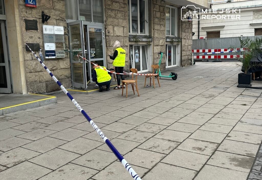 Po merkezinin on kapisina yonelik kundaklama girisiminin faili oldugu iddia edilen kisi polisin elinde 18177