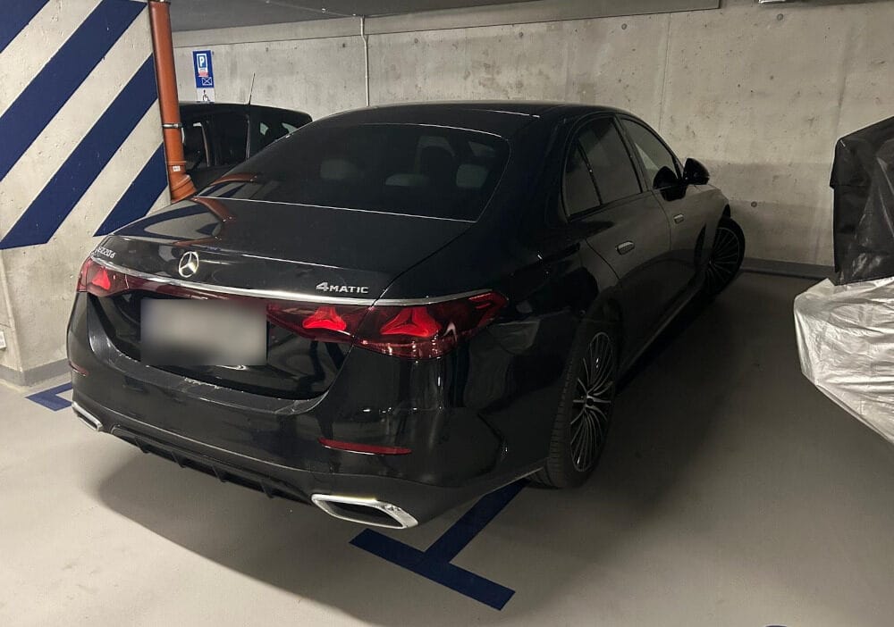 Polis memurlari 360 000 zloti degerinde luks bir araba ele gecirdi 19475