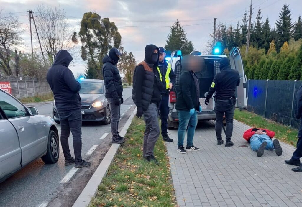 Polis memurları 4,5 kg uyuşturucu ele geçirdi. İki kişi geçici olarak tutuklandı 1 Polis memurlari 4 5 kg uyusturucu ele gecirdi i ki kisi gecici olarak tutuklandi 20228