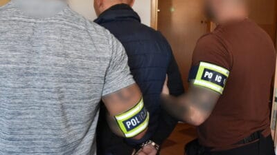 Polis memurlarinin elinde interpol kirmizi bulteniyle araniyor ukraynali cinsel ozgurluge karsi islenen bir suc ve cifte cinayetten yargilaniyordu 14315