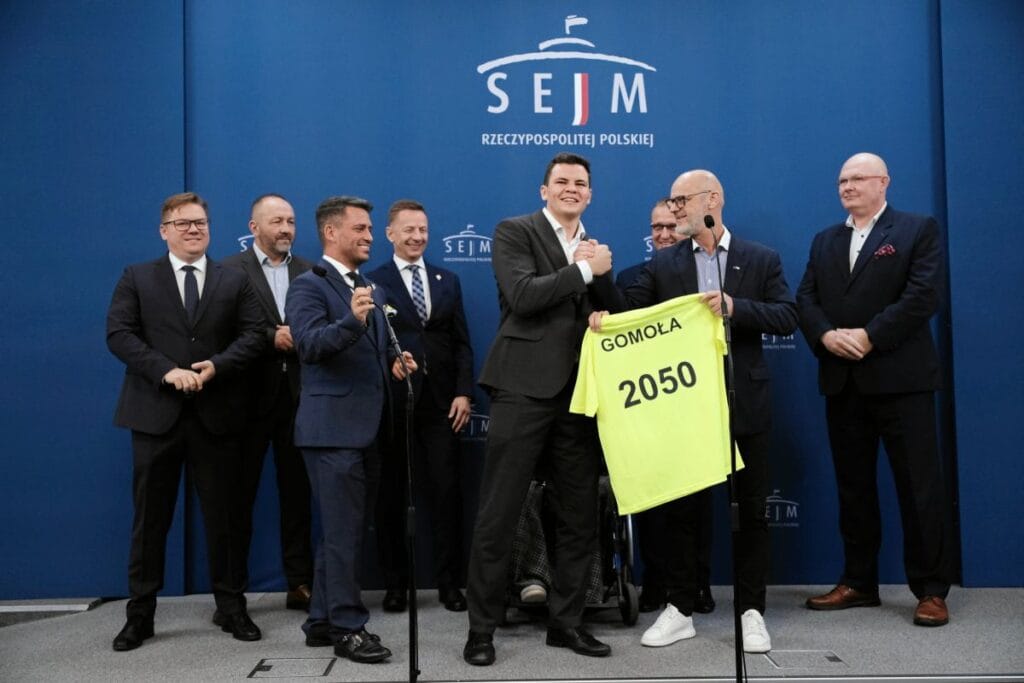 polonya 2050 de beklenmedik donus gomola skandalin golgesinde kaldi simdi partiye geri dondu 17429