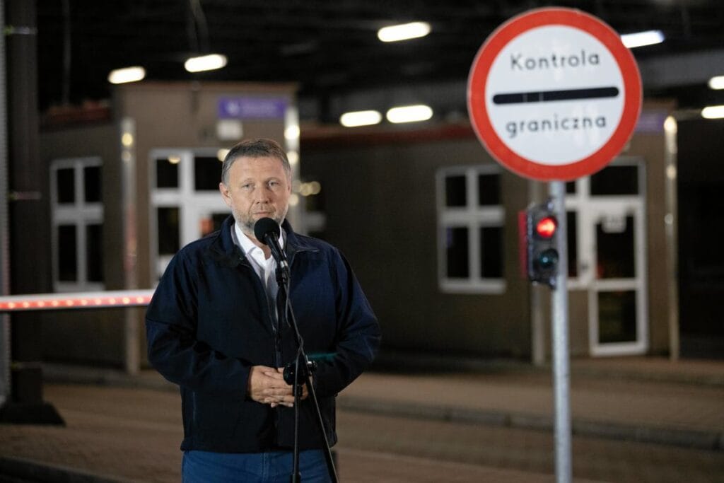 polonya almanya ve litvanya ile sinir kontrollerini genisletiyor marcin kierwi ski bunun nedenini acikladi 14297