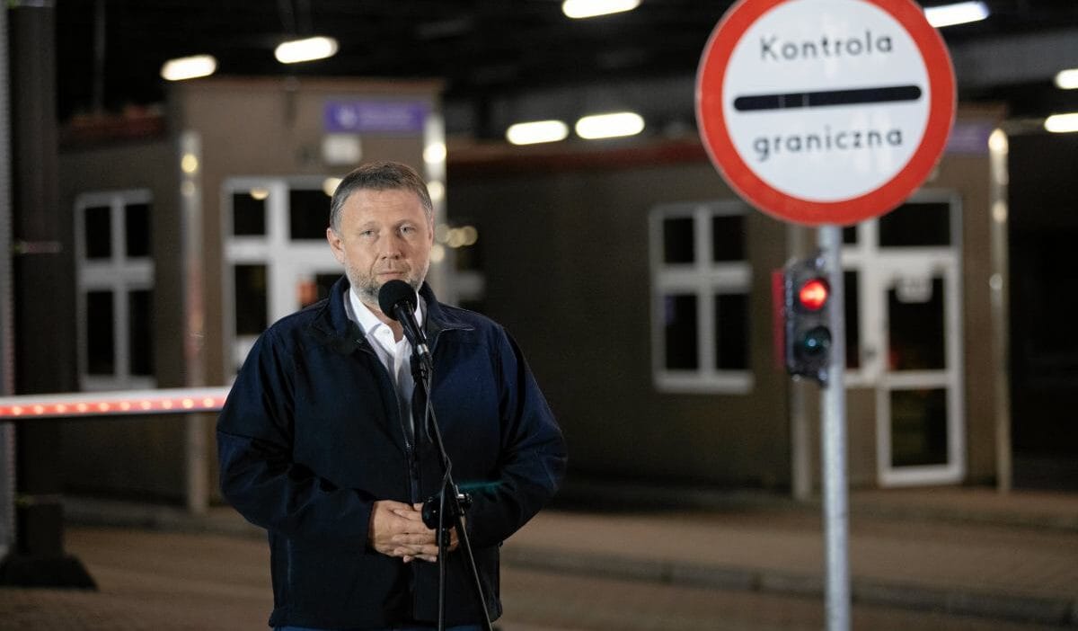 Polonya almanya ve litvanya ile sinir kontrollerini genisletiyor marcin kierwi ski bunun nedenini acikladi 14297