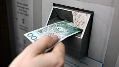 Polonya da atm lerden izinsiz para cekme polis hesaplari kontrol etmeye cagiriyor 19368