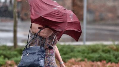 Polonya'da şiddetli rüzgar ve fırtına. 1. 200'den fazla itfaiyeci müdahale etti, yaralananlar var 3 Polonya da siddetli ruzgar ve firtina 1 200 den fazla itfaiyeci mudahale etti yaralananlar var 20320