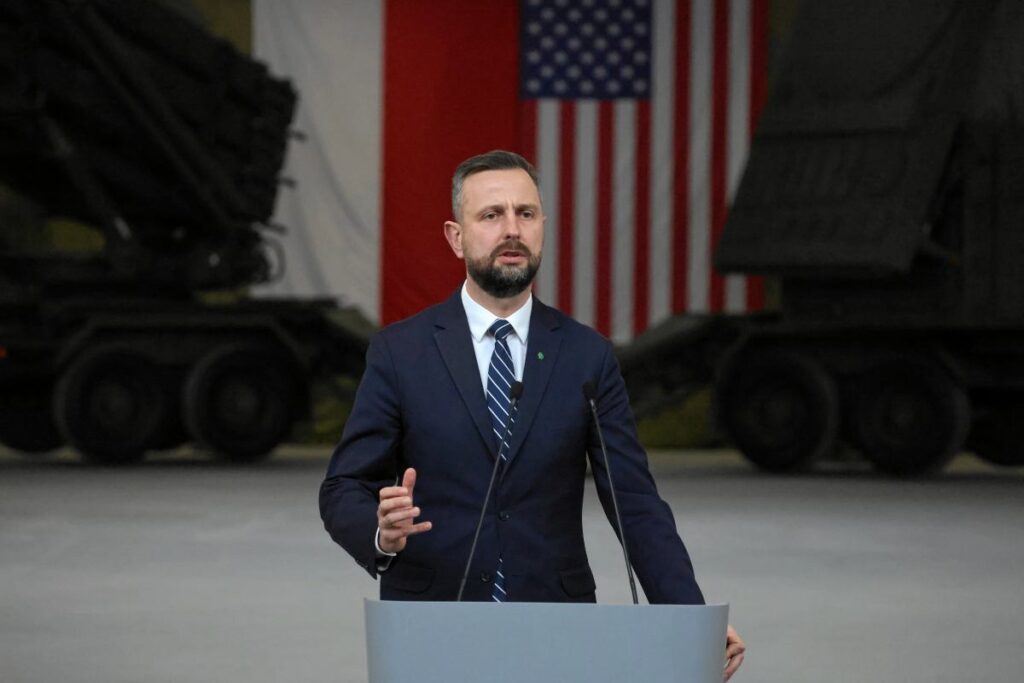 polonya daki abd birliklerine iliskin yeni bilgiler savunma bakanligi baskani abd nin polonya daki 20075