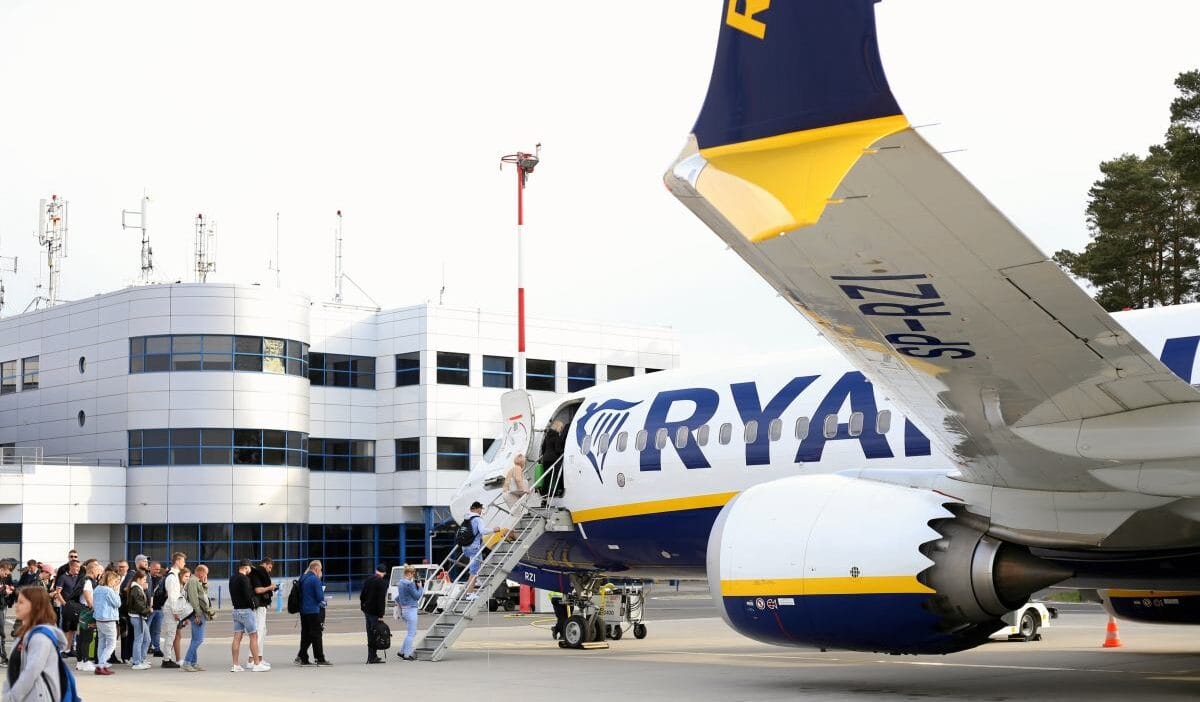 Polonya havaalaninda tehlikeli olay ucak kalkistan hemen once yere cakildi 16568