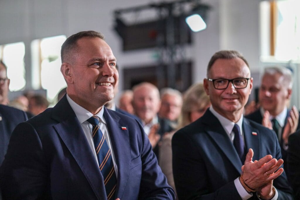 polonyalilar en cok kime guveniyor nawrocki acik ara lider tusk ne olacak polls 14472