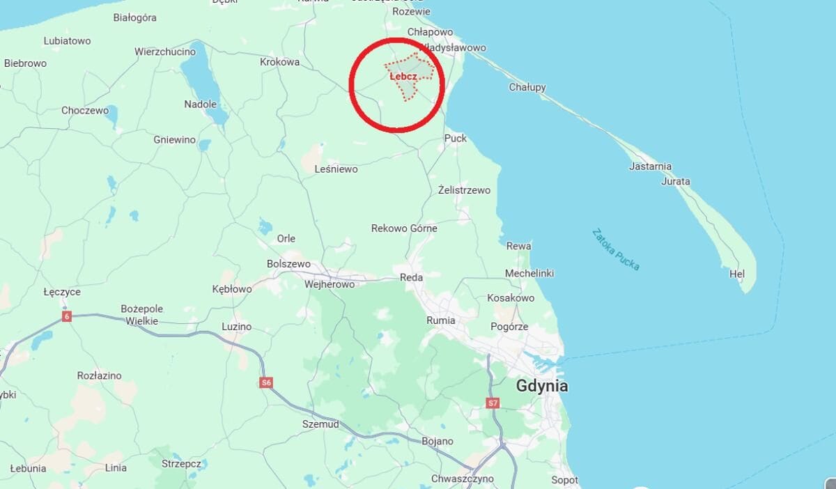 Pomeranya bir araba otobus duragindaki bir grup insanin arasina daldi yaralilar var 15474