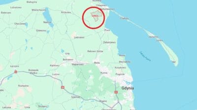 Pomeranya bir araba otobus duragindaki bir grup insanin arasina daldi yaralilar var 15474