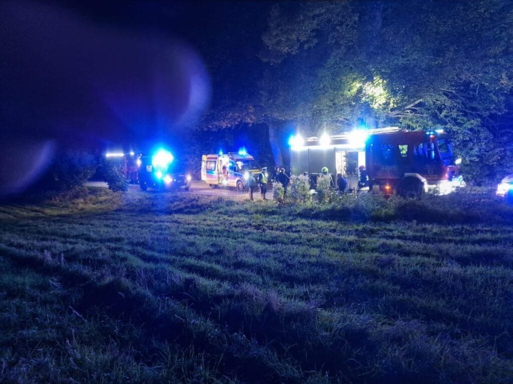 pomeranya da bir grup gencin uzerine araba surdu ve kacti 10 yasinda bir cocuk oldu 15648