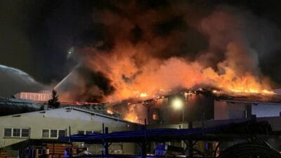 Poznan da bir alisveris merkezinde cikan yanginla ilgili yeni bilgiler butun papaganlar yandi nedeni aciklandi 16829