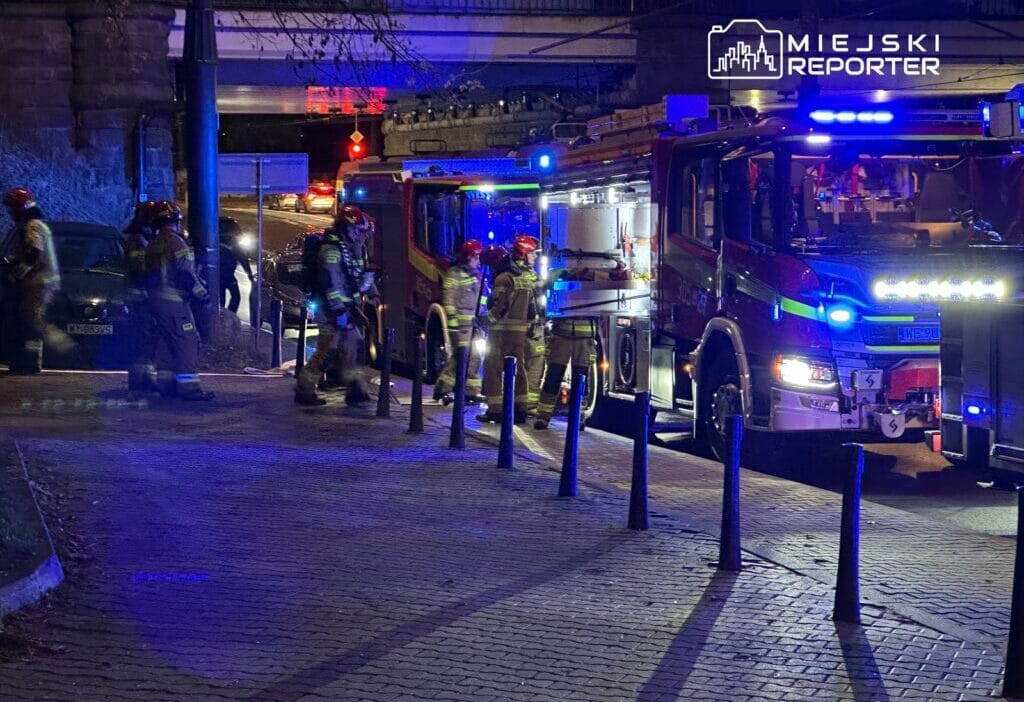 Praga da bir binada yangin dort itfaiye ekibi olay yerinde 19269