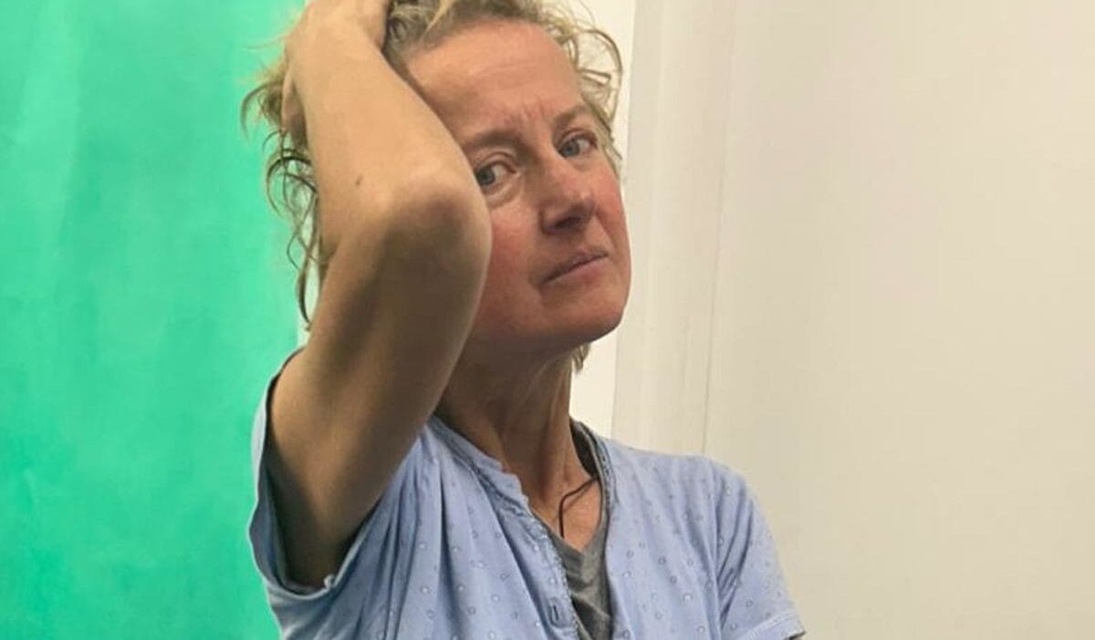 Praga daki kilisedeki kadin kim polis yardim istiyor 18626