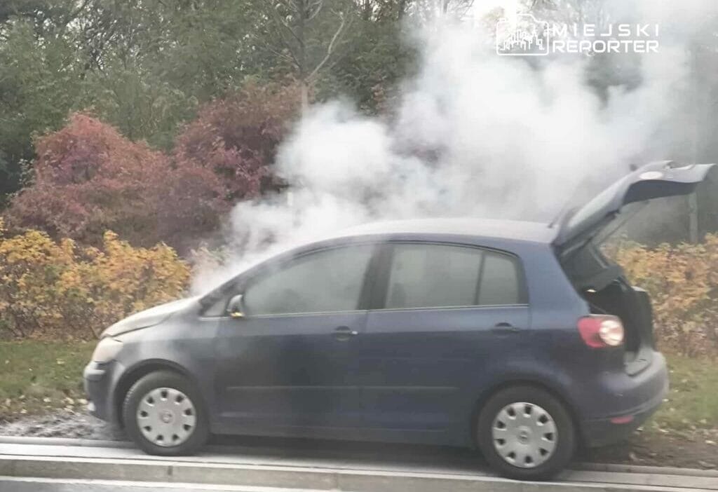 Prymas tysi clecia caddesi nde cikan arac yangini sabah trafigin yogun oldugu saatlerde gecisi engelledi 18827
