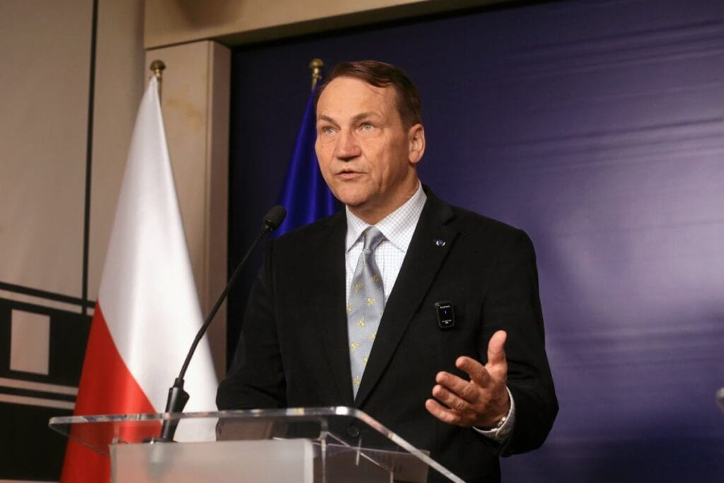 radoslaw sikorski buna dayanamadi kremlin propagandasiyla boyle alay etti 16655