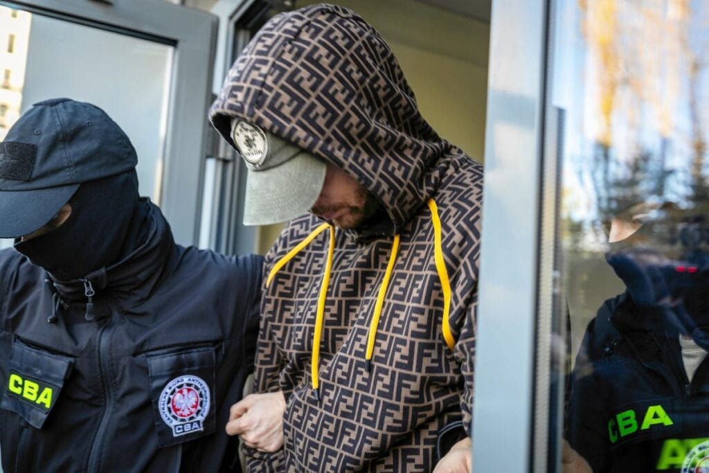 rars olayi kirmizi kotudur un yaraticisi kucuk bir tanik kapsamli aciklamalar yapiyor 17664