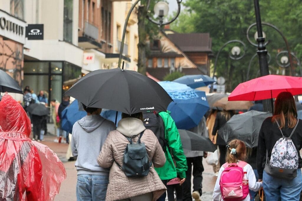 rcb uyarisi ve imgw uyarilari siddetli yagis ve sele dikkat edin 19053