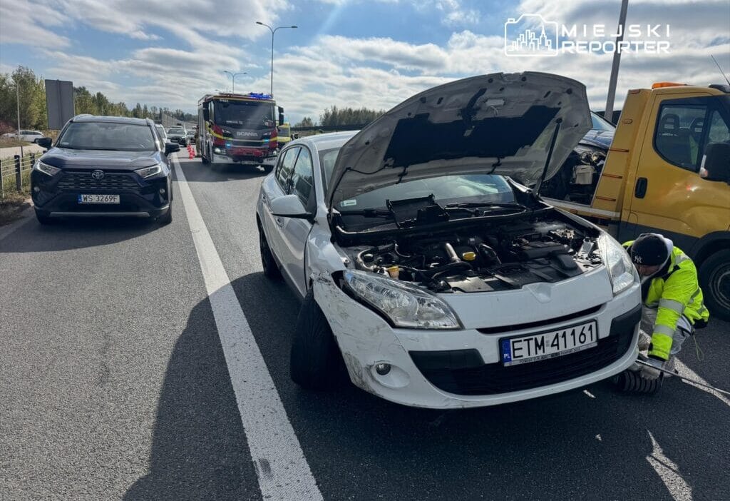 Renault nun porsche ve hyundai ile carpismasinin ardindan s2 de uc serit trafige kapatildi 14955