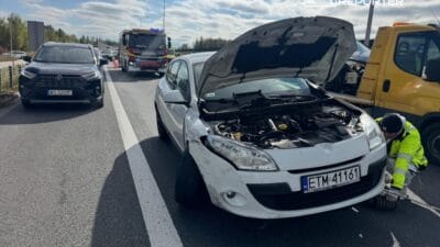 Renault nun porsche ve hyundai ile carpismasinin ardindan s2 de uc serit trafige kapatildi 14955