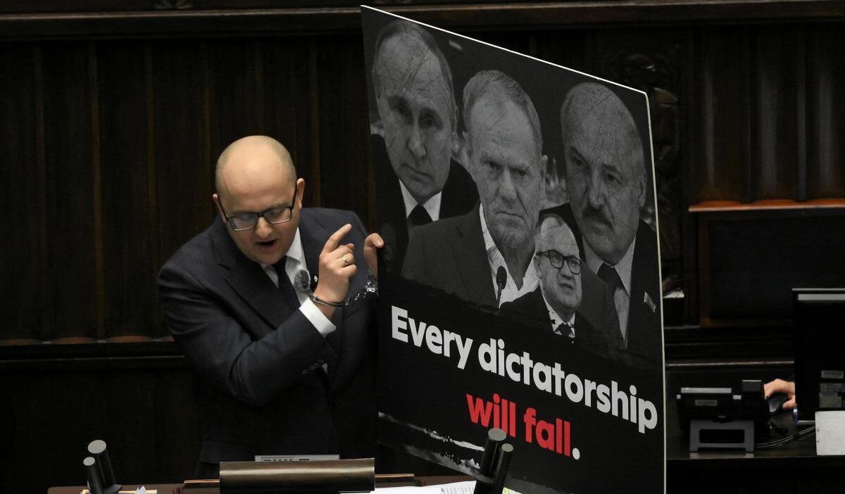 Romanowski, matecki ve diğerleri ziobra'da buluştu. Adalet fonu'ndaki skandalın perde arkasına ilişkin savcılık 1 Romanowski matecki ve digerleri ziobra da bulustu adalet fonu ndaki skandalin perde arkasina iliskin savcilik 20252