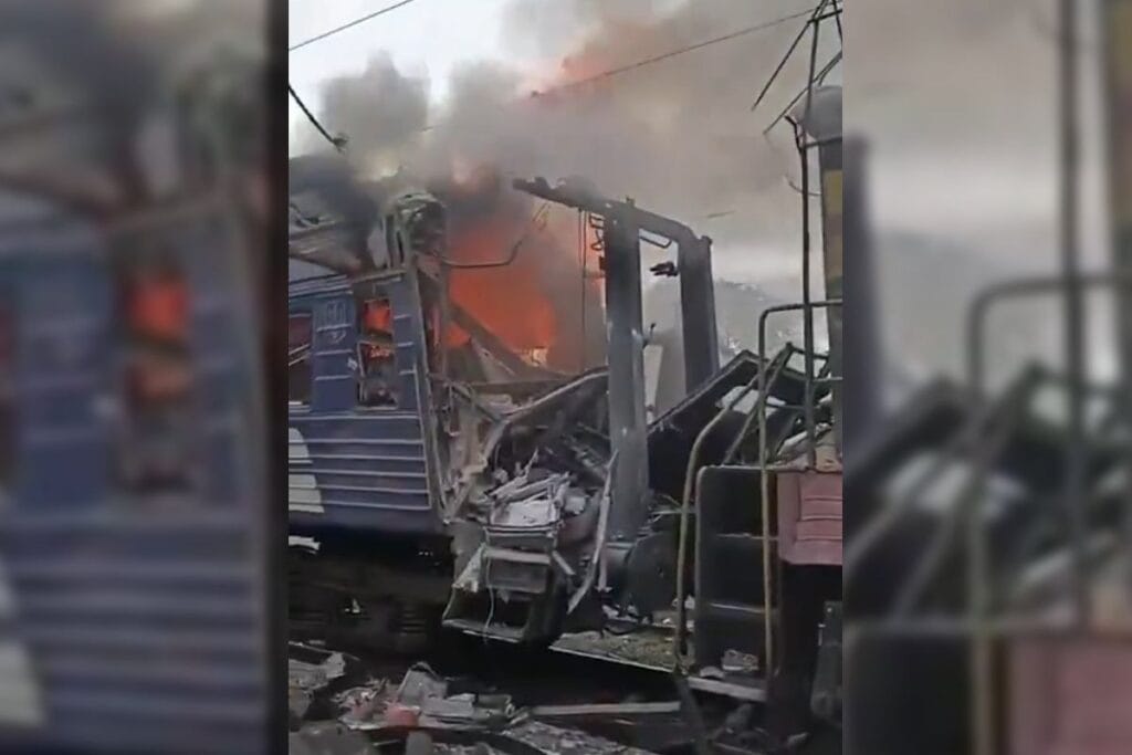 rusya bir tren ve tren istasyonuna saldiri duzenledi cok sayida yarali var zelenski bu terordur 14952