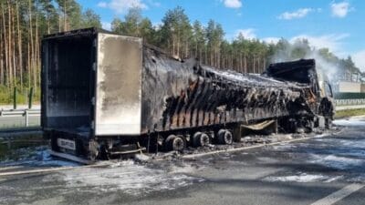 S61 de kamyon yangini yol kapandi 14610