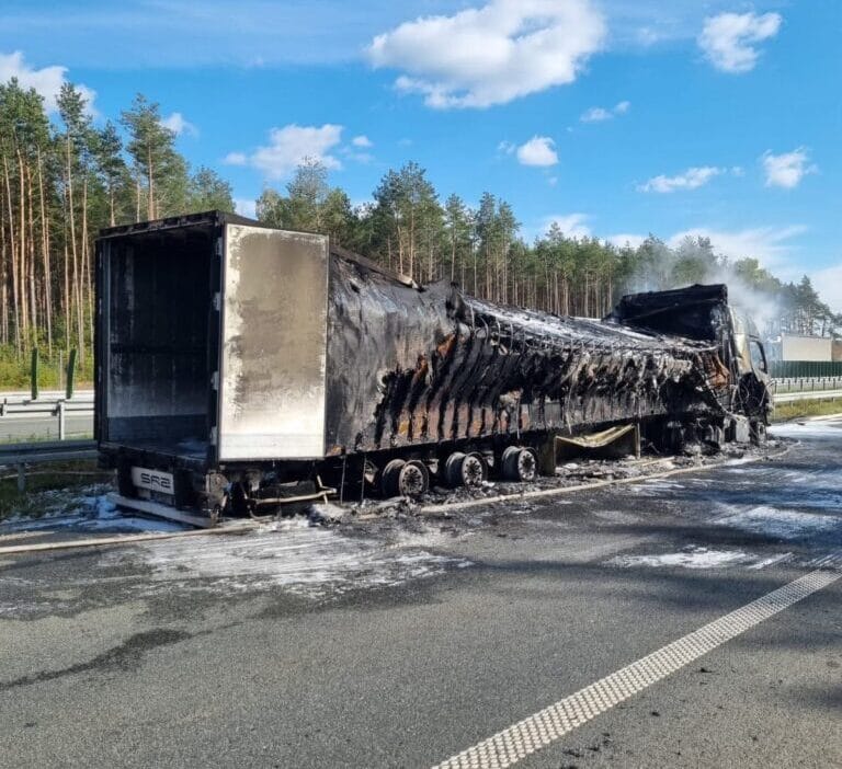 S61 de kamyon yangini yol kapandi 14610