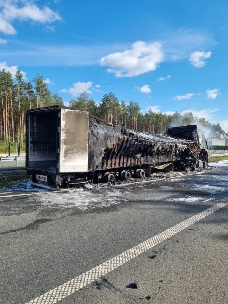 s61 de kamyon yangini yol kapandi 14610