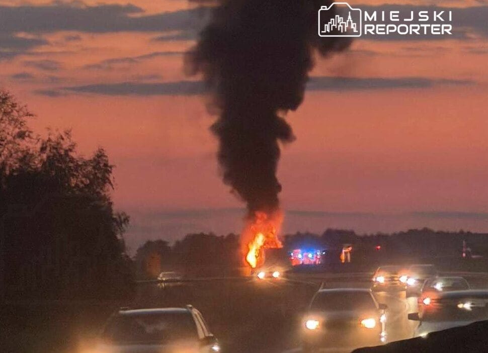 S8 de ciddi kaza dort aracin carpistigi kazada bir arac alev aldi bes kisi yaralandi lpr helikopteri is basinda 14889