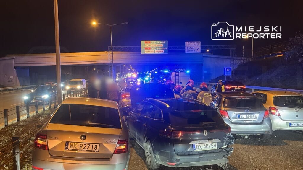 S8 guzergahinda karambol uc serit kapatildi 19389