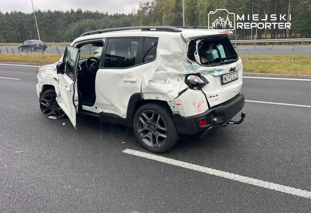 S8 üzerinde iki kamyon ve bir binek araç çarpıştı. Ciddi trafik sıkışıklığı 1 S8 uzerinde iki kamyon ve bir binek arac carpisti ciddi trafik sikisikligi 16014