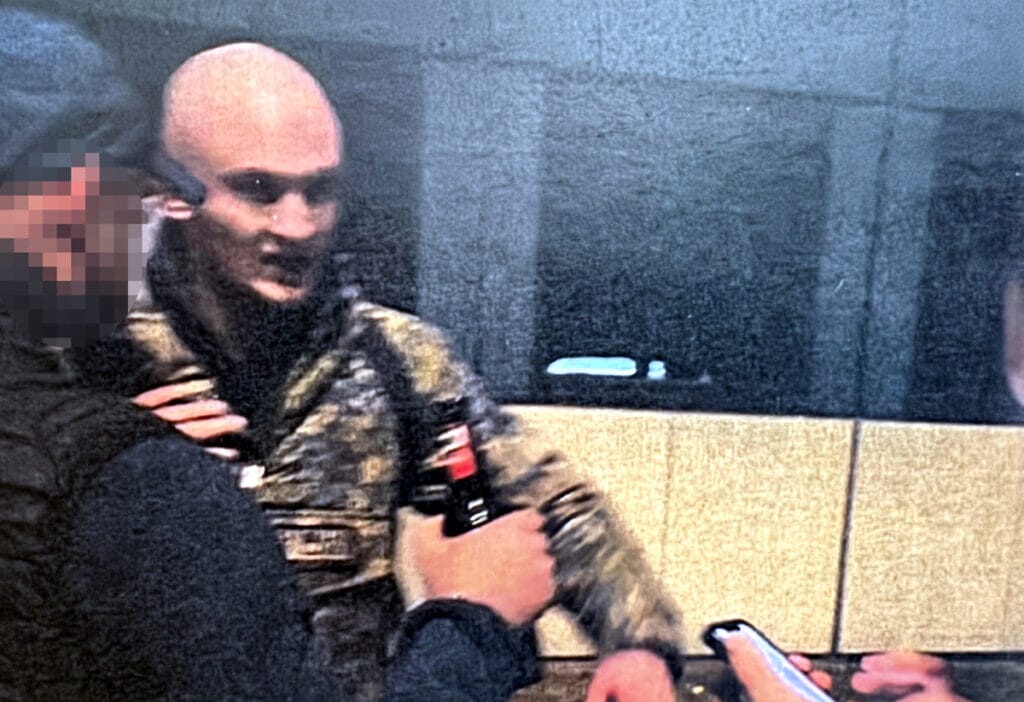 Sagligina zarar verdi onu taniyor musunuz polise haber verin 19921