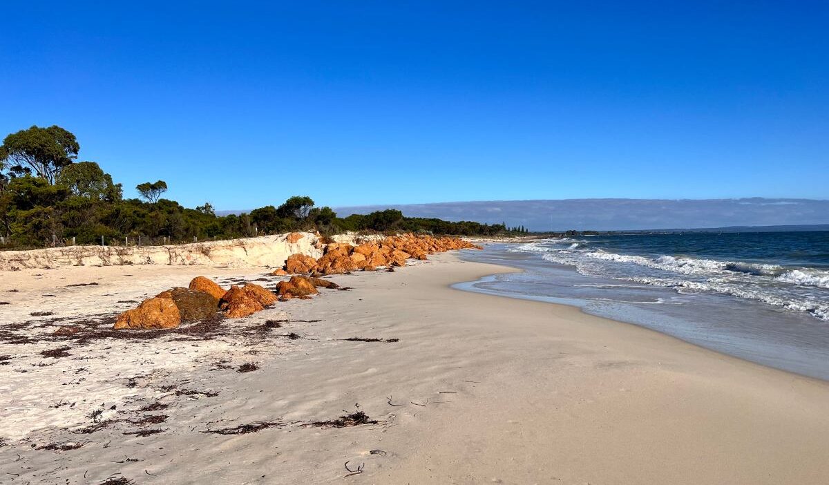 Sahilde sıra dışı bir buluntu. "sanki mezarın ötesinden elini uzatmış gibi". 1 Sahilde sira disi bir buluntu sanki mezarin otesinden elini uzatmis gibi 20202
