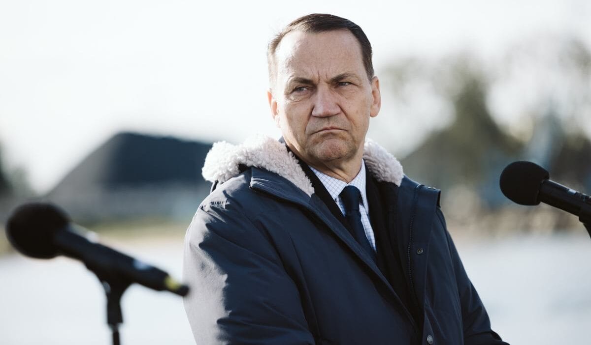 Sikorski cenckiewicz i elestirdi baskan in adamina elini vermemesini soyle acikladi 14886