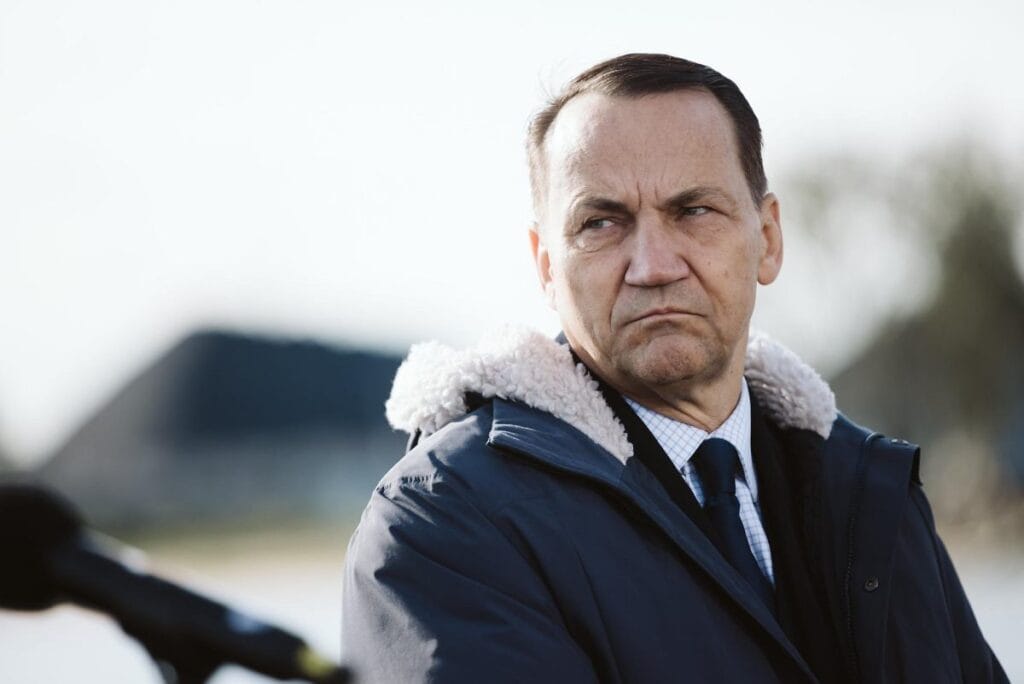 sikorski ile gorusmede yasanan olay bir kadin aniden bagirmaya basladi yalan soyluyorsun 16089