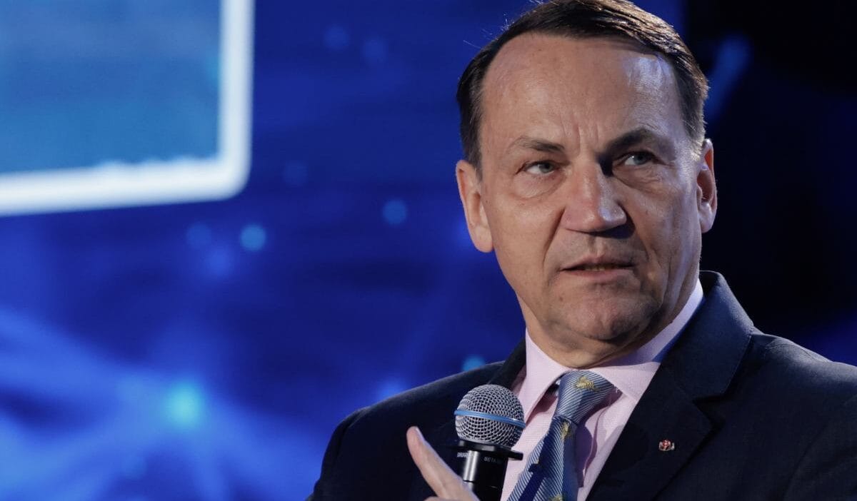 Sikorski ukrayna daki savasi sona erdirme konusunda tek gereken bir telefon gorusmesi 17054