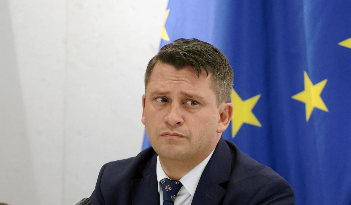 Sliz mikrofonun kapali oldugunu dusundu sejm de her seyi duydular 17354